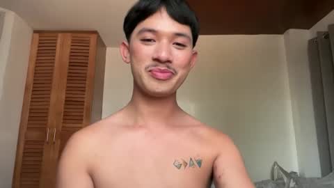 Snapshot of sweetguy102103 chatting on November 2025 03:07:01 AM khrayan online show from November 2025 03:07:01 AM