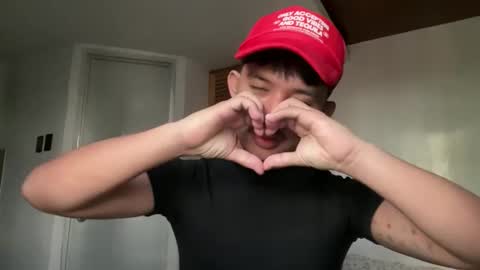 Snapshot of sweetguy102103 chatting on November 2025 05:40:02 AM khrayan online show from November 2025 05:40:02 AM