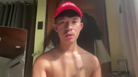 Snapshot of sweetguy102103 chatting on November 2025 12:46:01 AM khrayan online show from November 2025 12:46:01 AM