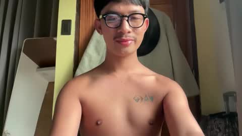 Snapshot of sweetguy102103 chatting on December 2025 01:36:01 AM khrayan online show from December 2025 01:36:01 AM