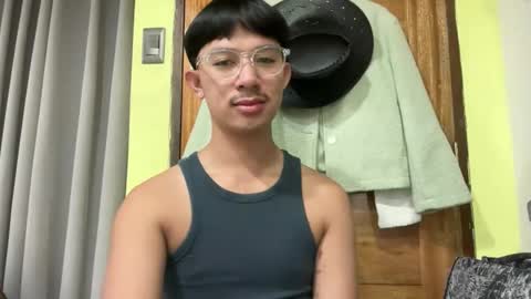 Snapshot of sweetguy102103 chatting on December 2025 12:28:02 AM khrayan online show from December 2025 12:28:02 AM