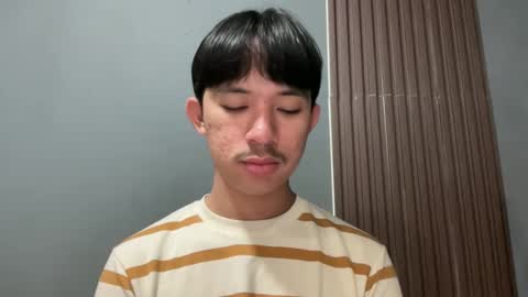 Snapshot of sweetguy102103 chatting on February 2026 07:45:01 AM khrayan online show from February 2026 07:45:01 AM