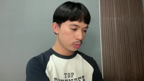 Snapshot of sweetguy102103 chatting on February 2026 05:03:02 AM khrayan online show from February 2026 05:03:02 AM