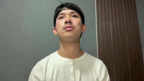 Snapshot of sweetguy102103 chatting on February 2026 09:39:01 AM khrayan online show from February 2026 09:39:01 AM