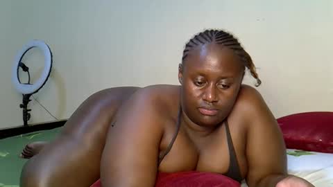 Snapshot of sweetie_lola chatting on February 2026 12:30:02 AM Lola online show from February 2026 12:30:02 AM