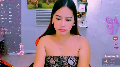 Nicole online show from October 2025 05:23:02 PM