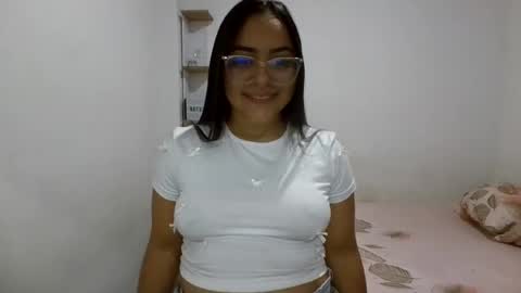 Snapshot of sweetigirl2000 chatting on June 2026 06:49:02 AM Sweetigirl online show from June 2026 06:49:02 AM