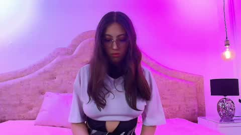 Snapshot of sweetlyundone chatting on April 2026 07:43:01 PM sweetlyundone online show from April 2026 07:43:01 PM