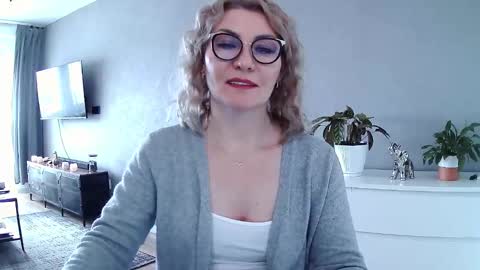 Snapshot of sweetmarthaaa chatting on February 2026 12:19:01 PM sweetmarthaaa online show from February 2026 12:19:01 PM