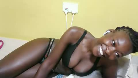 Snapshot of sweetmaya32 chatting on April 2026 08:19:02 AM Maya online show from April 2026 08:19:02 AM