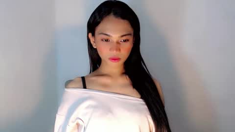 Snapshot of sweetmorena_xox chatting on October 2025 12:50:01 PM Nia online show from October 2025 12:50:01 PM