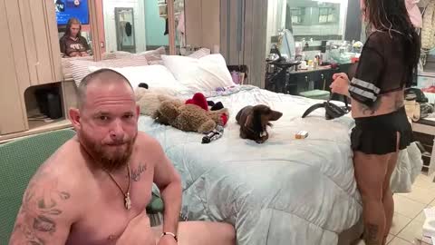 WeAim2PZzz online show from November 2025 05:15:02 PM