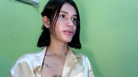 Erica   online show from October 2025 06:52:02 PM