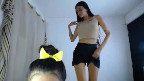 Snapshot of sweetpink1_ chatting on September 2025 03:41:02 AM Caro Lily online show from September 2025 03:41:02 AM