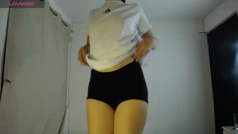 Snapshot of sweetpink1_ chatting on September 2025 03:33:02 AM Caro Lily online show from September 2025 03:33:02 AM