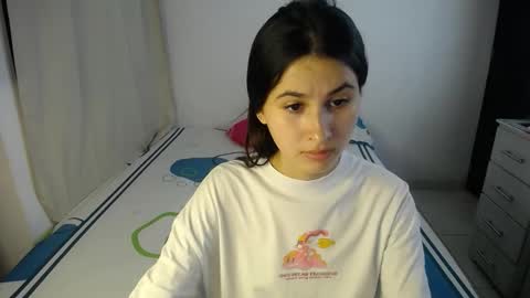 Snapshot of sweetpink1_ chatting on October 2025 11:47:02 PM Caro Lily online show from October 2025 11:47:02 PM