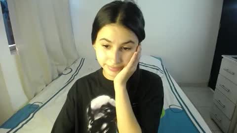 Snapshot of sweetpink1_ chatting on October 2025 08:18:02 PM Caro Lily online show from October 2025 08:18:02 PM