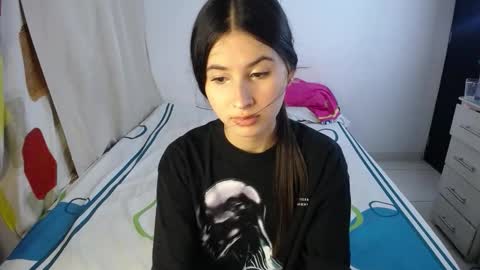 Snapshot of sweetpink1_ chatting on October 2025 03:53:01 AM Caro Lily online show from October 2025 03:53:01 AM