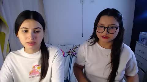 Snapshot of sweetpink1_ chatting on October 2025 02:47:02 AM Caro Lily online show from October 2025 02:47:02 AM