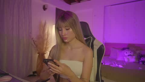 Cat independent model  online show from March 2025 03:18:02 AM