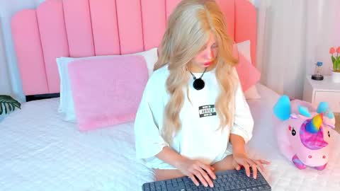 Snapshot of sweett_fire chatting on April 2026 05:39:02 PM sweett_fire online show from April 2026 05:39:02 PM