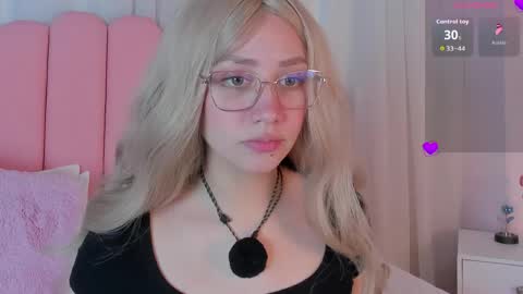 Snapshot of sweett_fire chatting on May 2026 06:12:02 PM sweett_fire online show from May 2026 06:12:02 PM