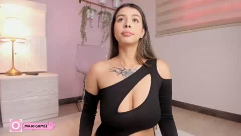 Snapshot of sweett_mia1 chatting on July 2026 01:50:01 PM M I A online show from July 2026 01:50:01 PM