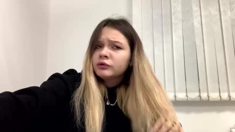 Snapshot of sweettchloe chatting on December 2024 03:27:02 AM SweetTChloe online show from December 2024 03:27:02 AM