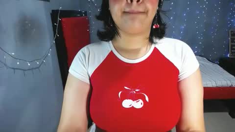 Snapshot of sweettei chatting on April 2026 11:27:01 AM Me llamo Tara online show from April 2026 11:27:01 AM