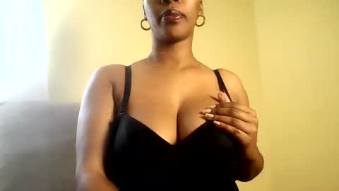 Snapshot of sweetveee chatting on August 2026 12:29:02 PM Vee online show from August 2026 12:29:02 PM