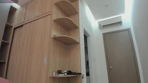 Vikky online show from December 2025 12:15:01 AM