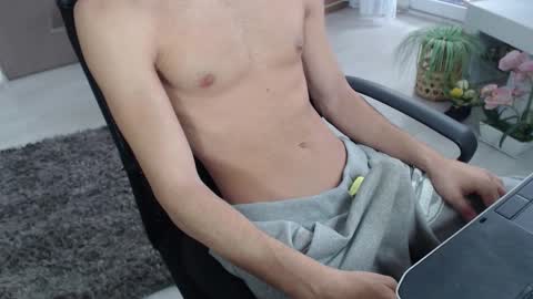 SwetLittleBoy4u online show from September 2025 10:15:01 AM