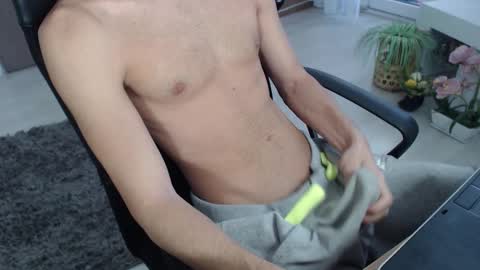 SwetLittleBoy4u online show from September 2025 09:32:02 AM