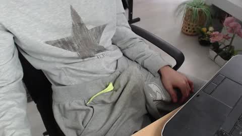 SwetLittleBoy4u online show from September 2025 10:31:01 AM