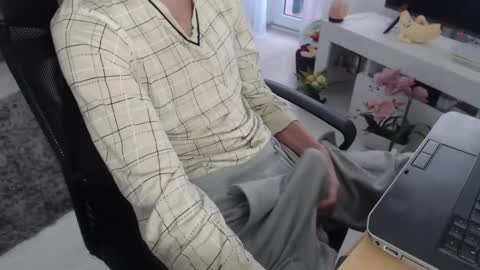 SwetLittleBoy4u online show from November 2025 08:47:02 AM