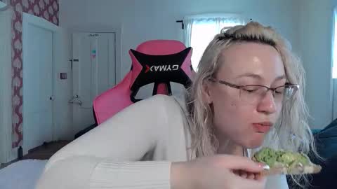 Snapshot of switchykitty chatting on February 2026 03:59:01 PM ashley blayde online show from February 2026 03:59:01 PM