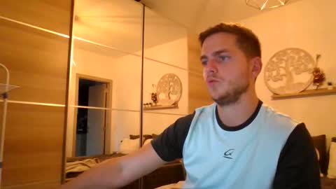 syl092 online show from October 2025 05:30:01 PM