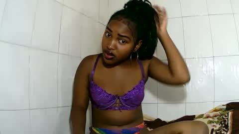 Snapshot of sylviasexy27 chatting on February 2025 07:34:02 AM sylviasexy27 online show from February 2025 07:34:02 AM