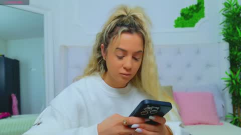 Arianna online show from January 2025 01:00:02 PM