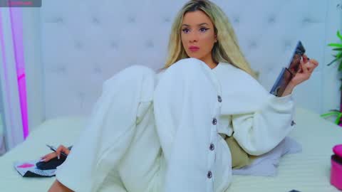 Arianna online show from January 2025 04:05:01 PM