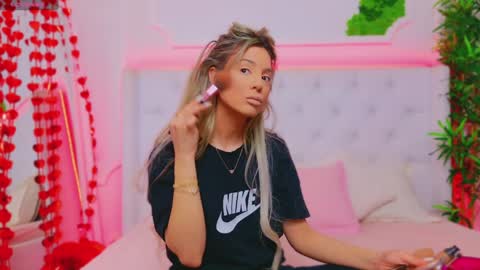 Arianna online show from February 2025 01:54:01 PM