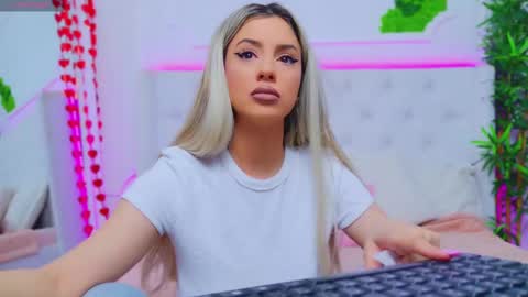 Arianna online show from February 2025 01:22:01 PM