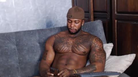 Tairon Tucke online show from January 2025 11:40:01 PM