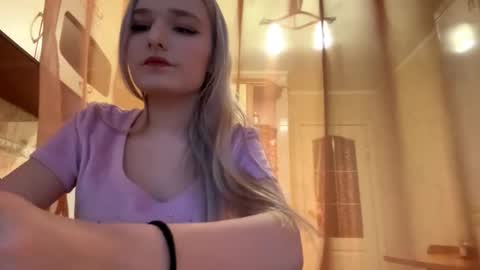 Mia online show from February 2026 01:42:02 PM