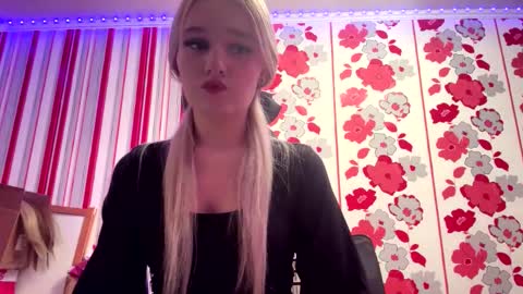 Mia online show from February 2026 06:15:02 PM