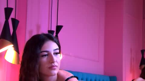 taliamorenne online show from November 2025 04:07:01 PM