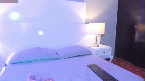 Tamy  online show from November 2025 01:22:01 PM