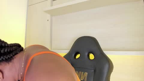 Tami online show from October 2025 08:49:02 PM