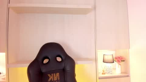 Tami online show from November 2025 07:38:01 PM