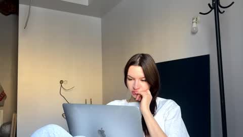 Kira online show from November 2025 05:07:01 AM